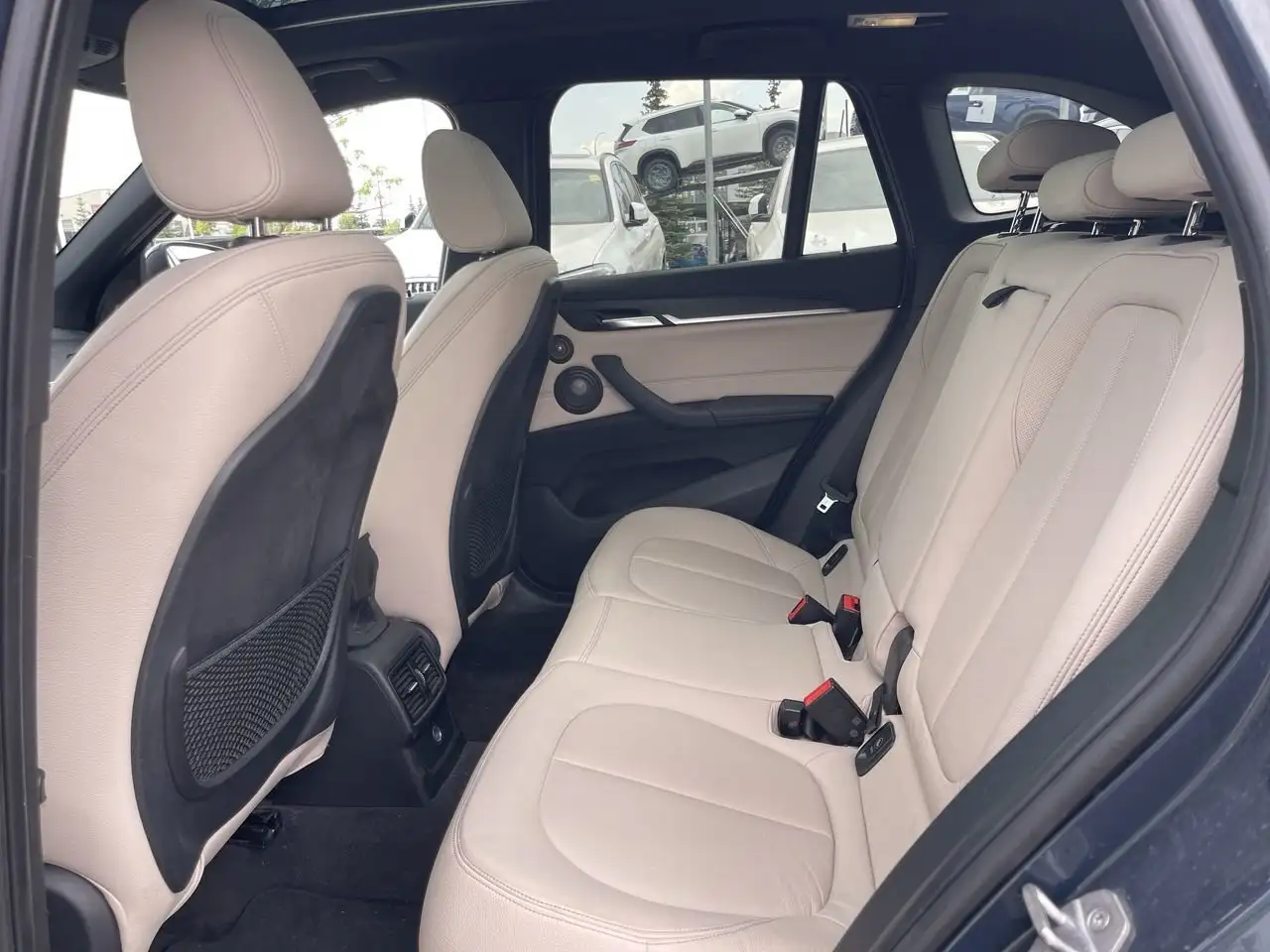 BMW X1 photo BMW X1