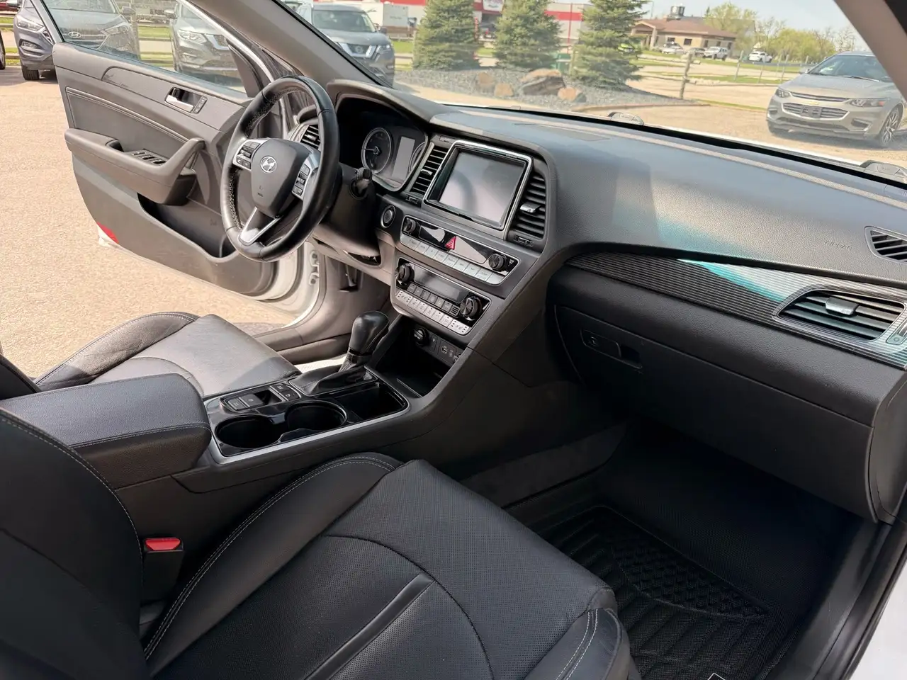 Hyundai SONATA снимка Hyundai SONATA