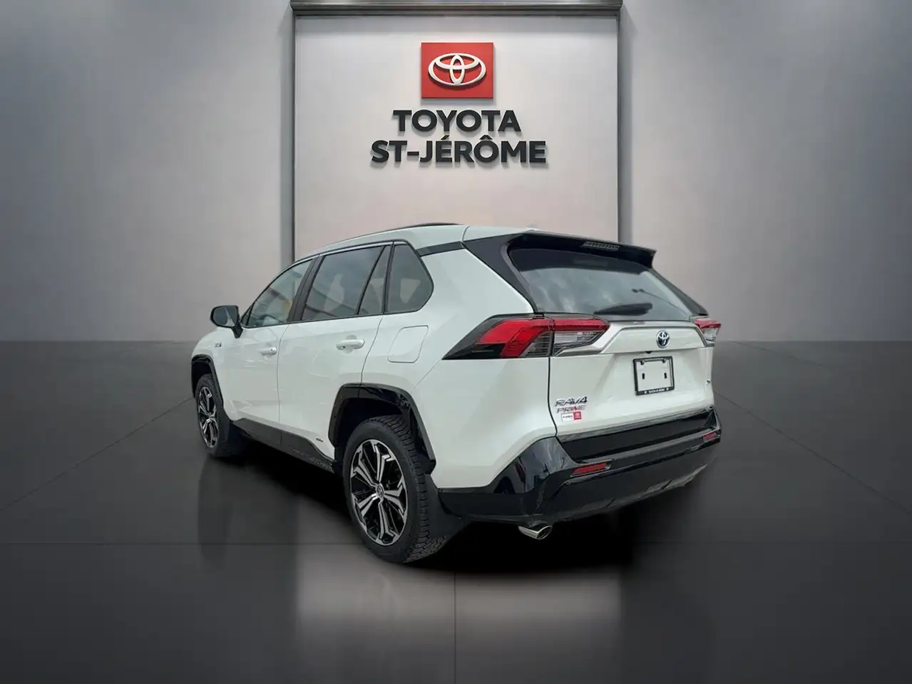 Toyota RAV 4 Prime снимка Toyota RAV 4 Prime