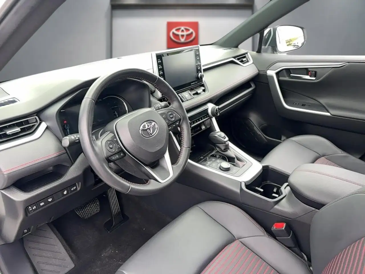 Toyota RAV 4 Prime снимка Toyota RAV 4 Prime