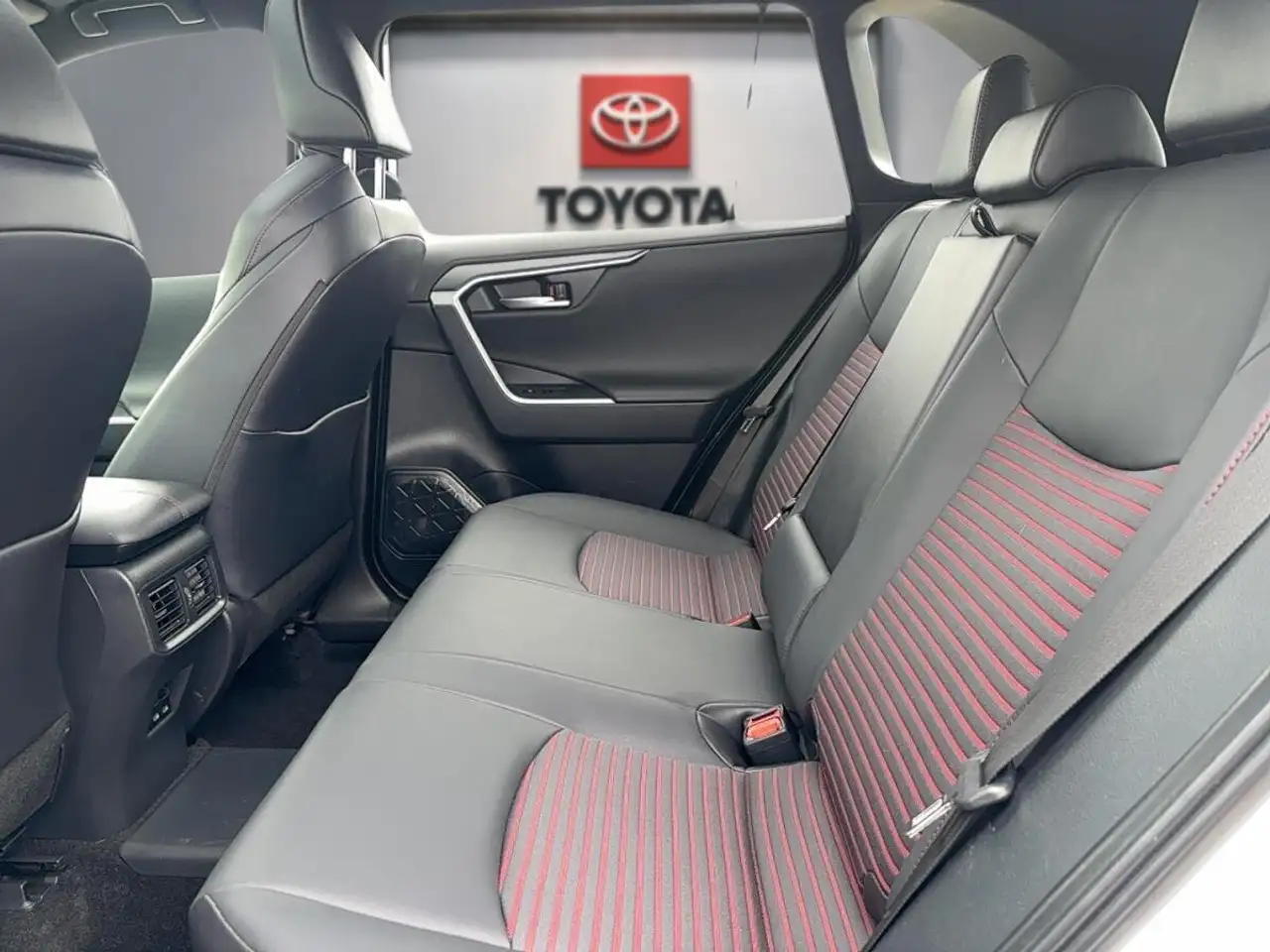 Toyota RAV 4 Prime снимка Toyota RAV 4 Prime
