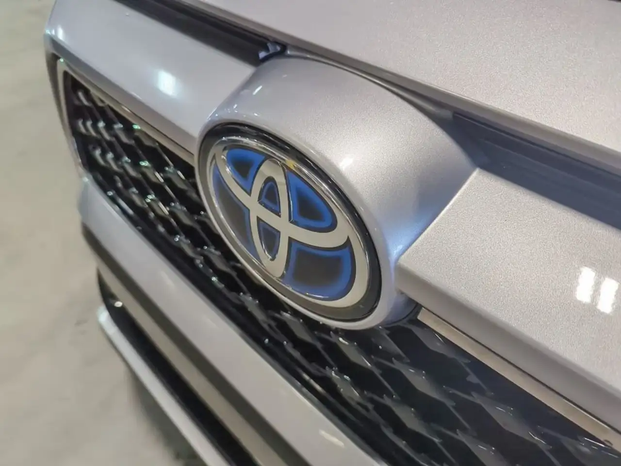Toyota RAV 4 Prime снимка Toyota RAV 4 Prime