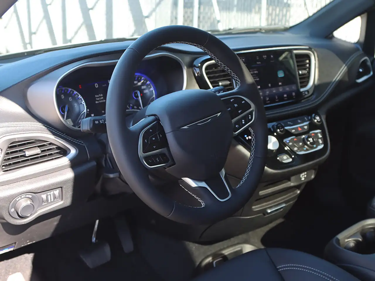 Chrysler Pacifica снимка Chrysler Pacifica