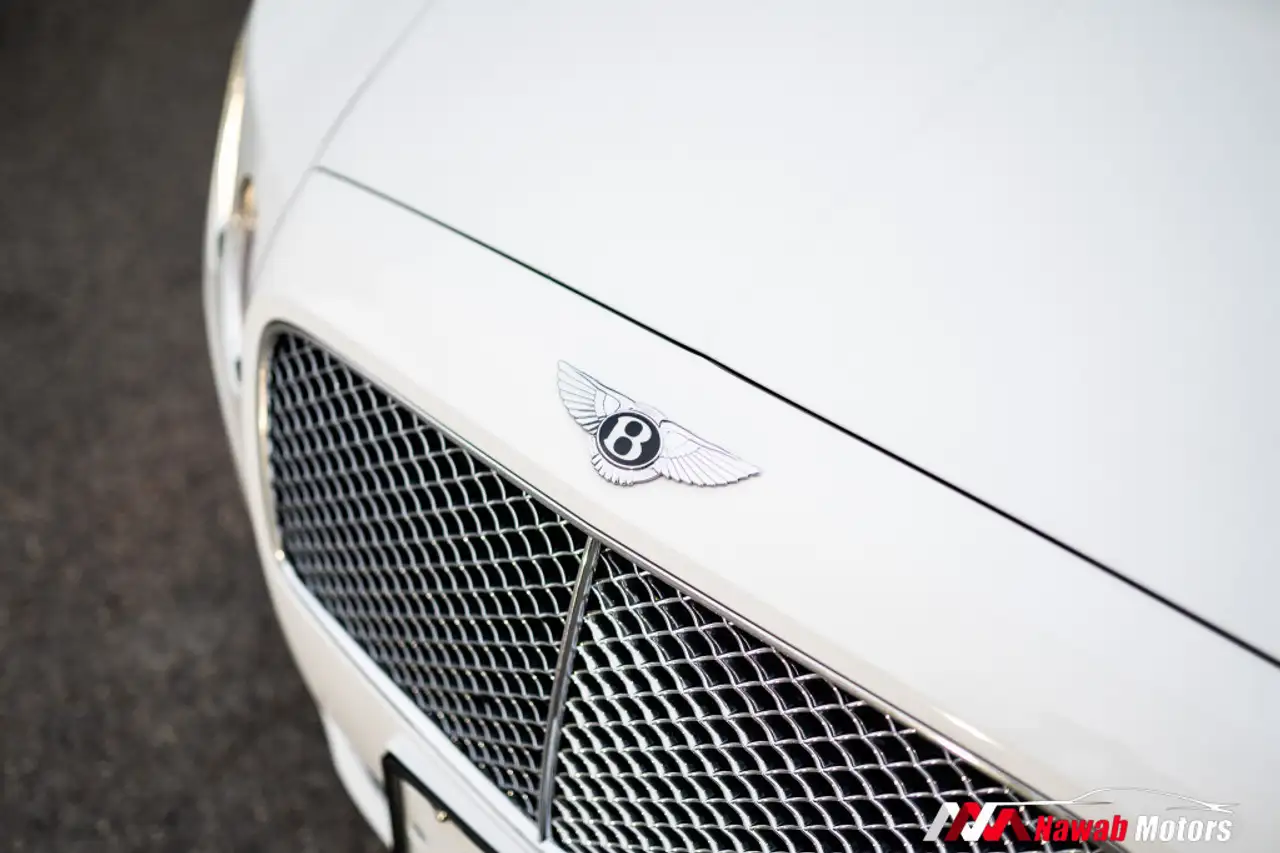 Bentley Flying Spur photo Bentley Flying Spur