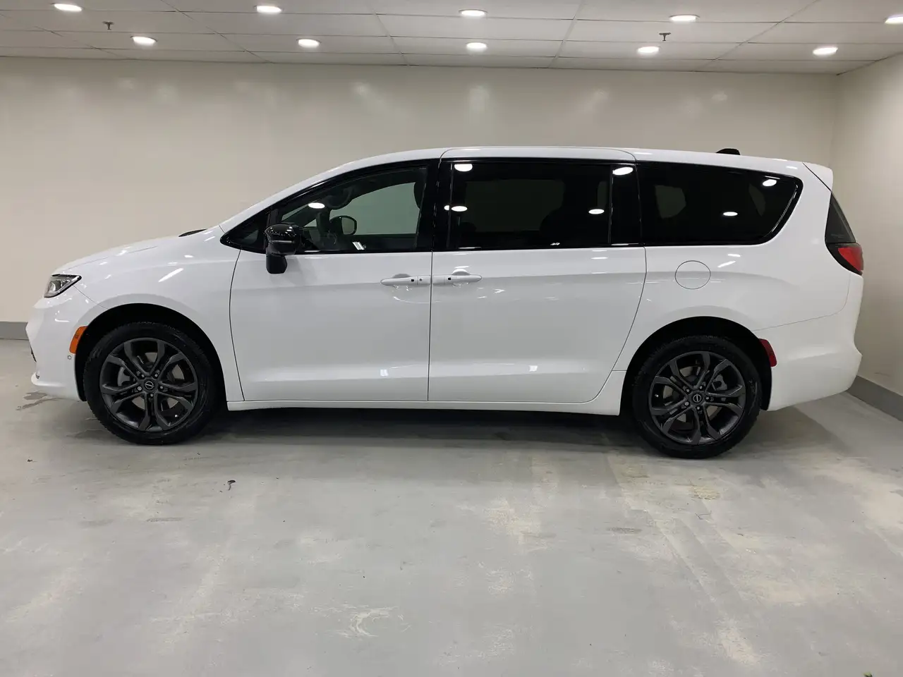 Chrysler Pacifica снимка Chrysler Pacifica