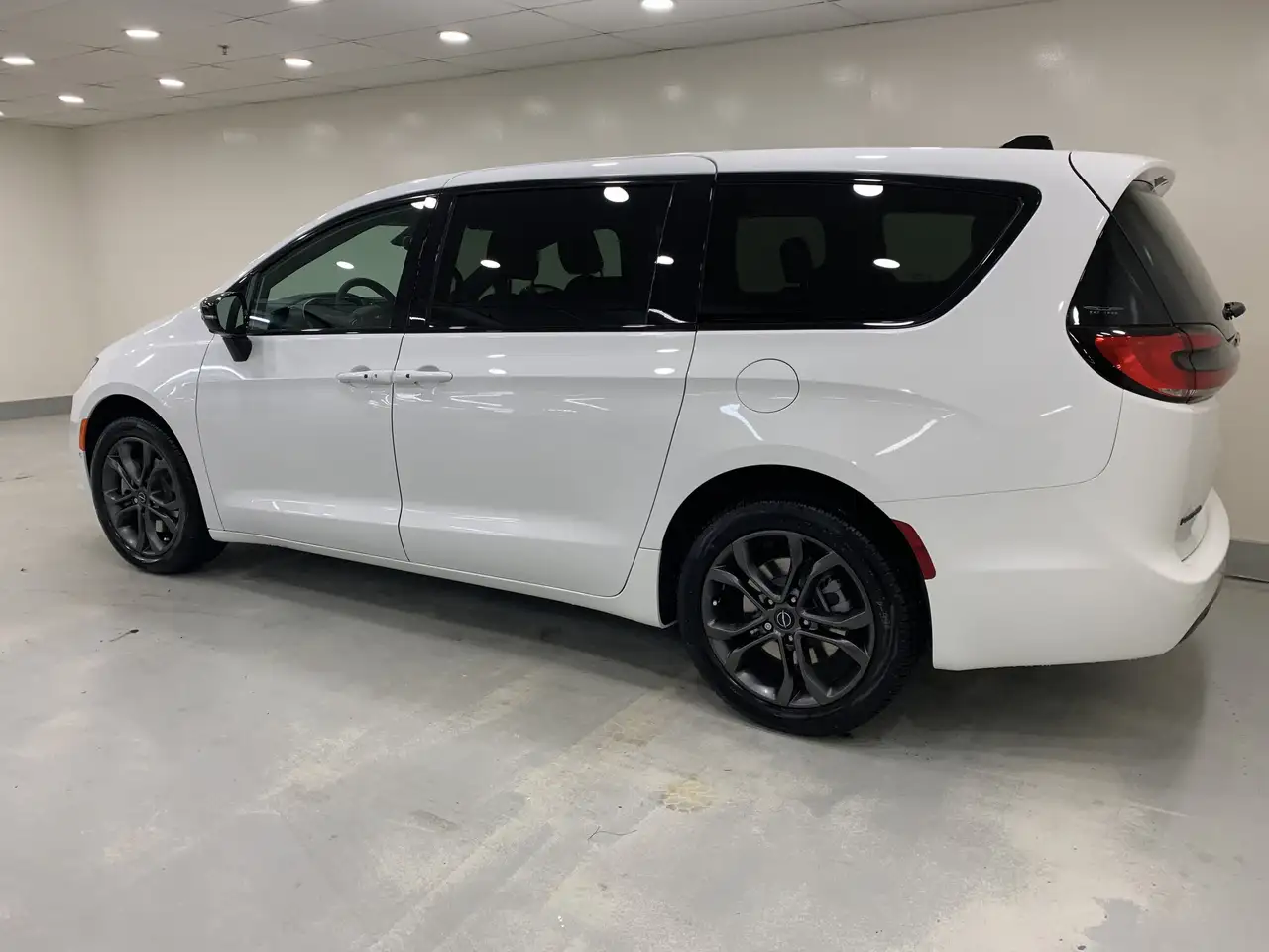 Chrysler Pacifica снимка Chrysler Pacifica