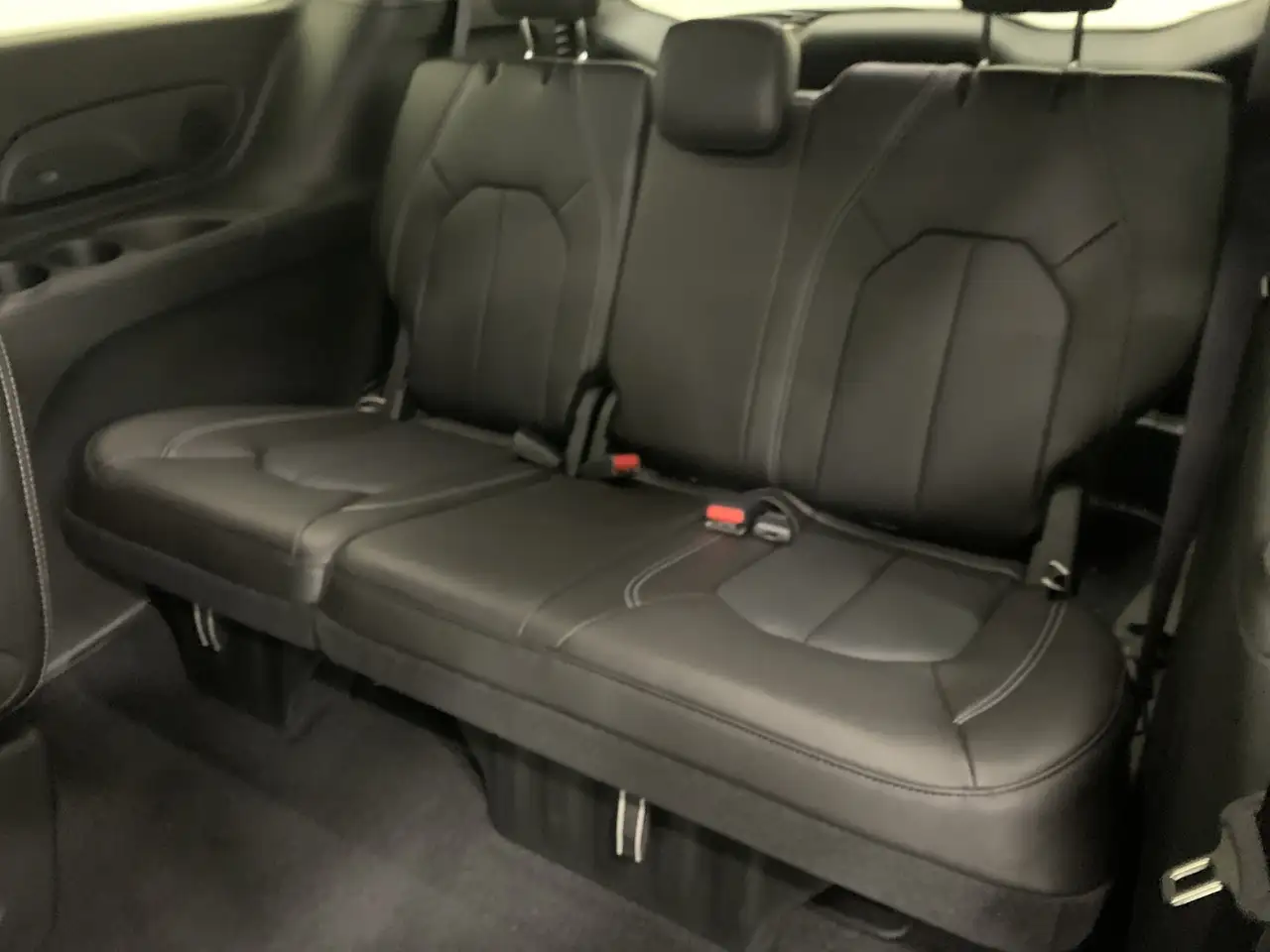 Chrysler Pacifica снимка Chrysler Pacifica