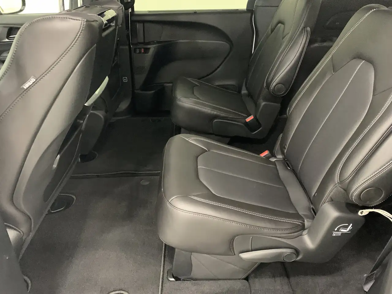 Chrysler Pacifica снимка Chrysler Pacifica