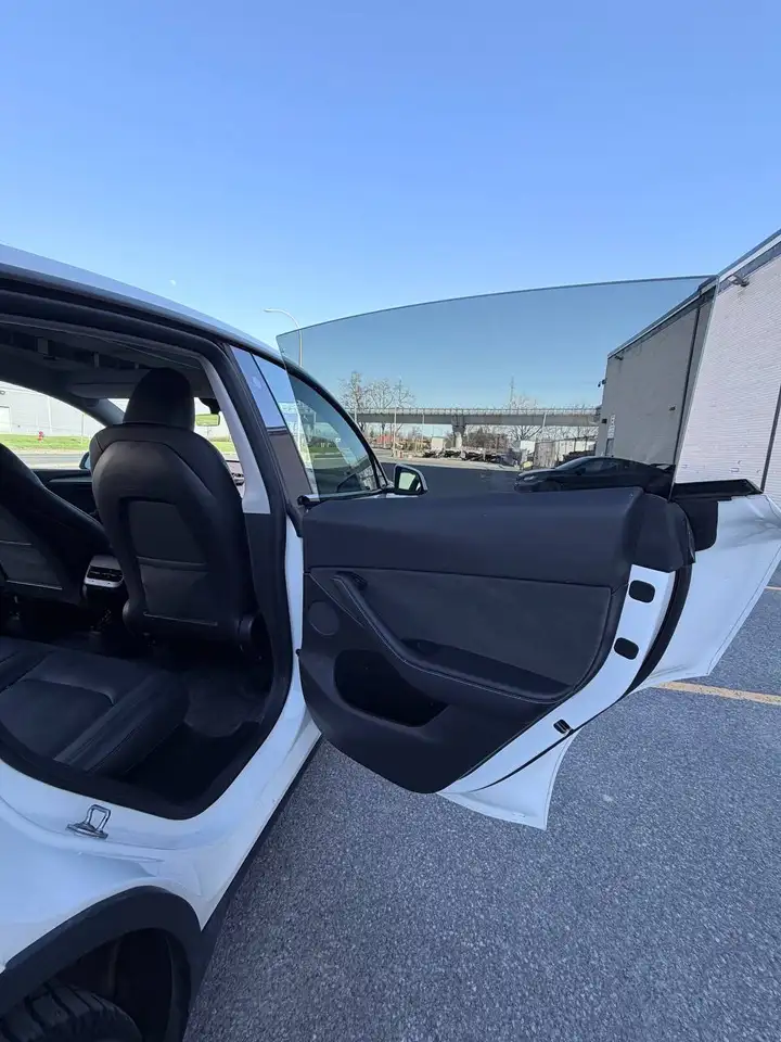 Tesla Model Y fotografie Tesla Model Y