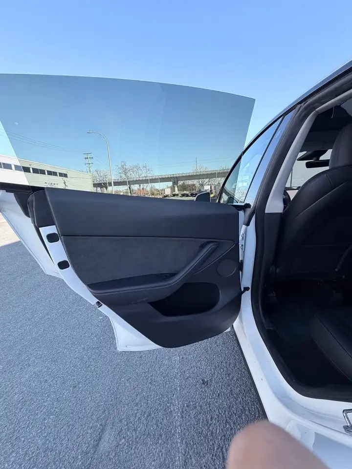 Tesla Model Y fotografie Tesla Model Y