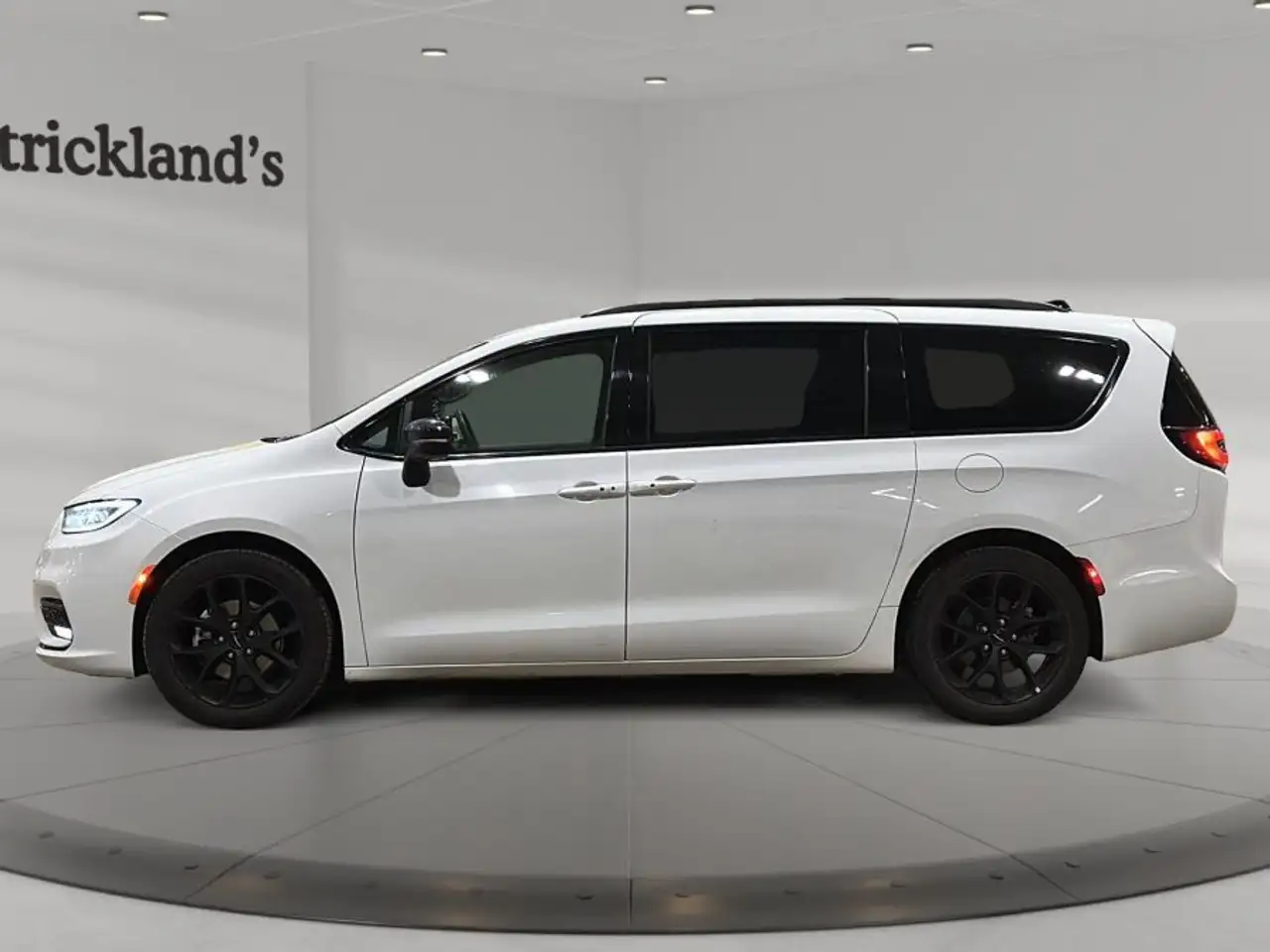 Chrysler Pacifica photo Chrysler Pacifica