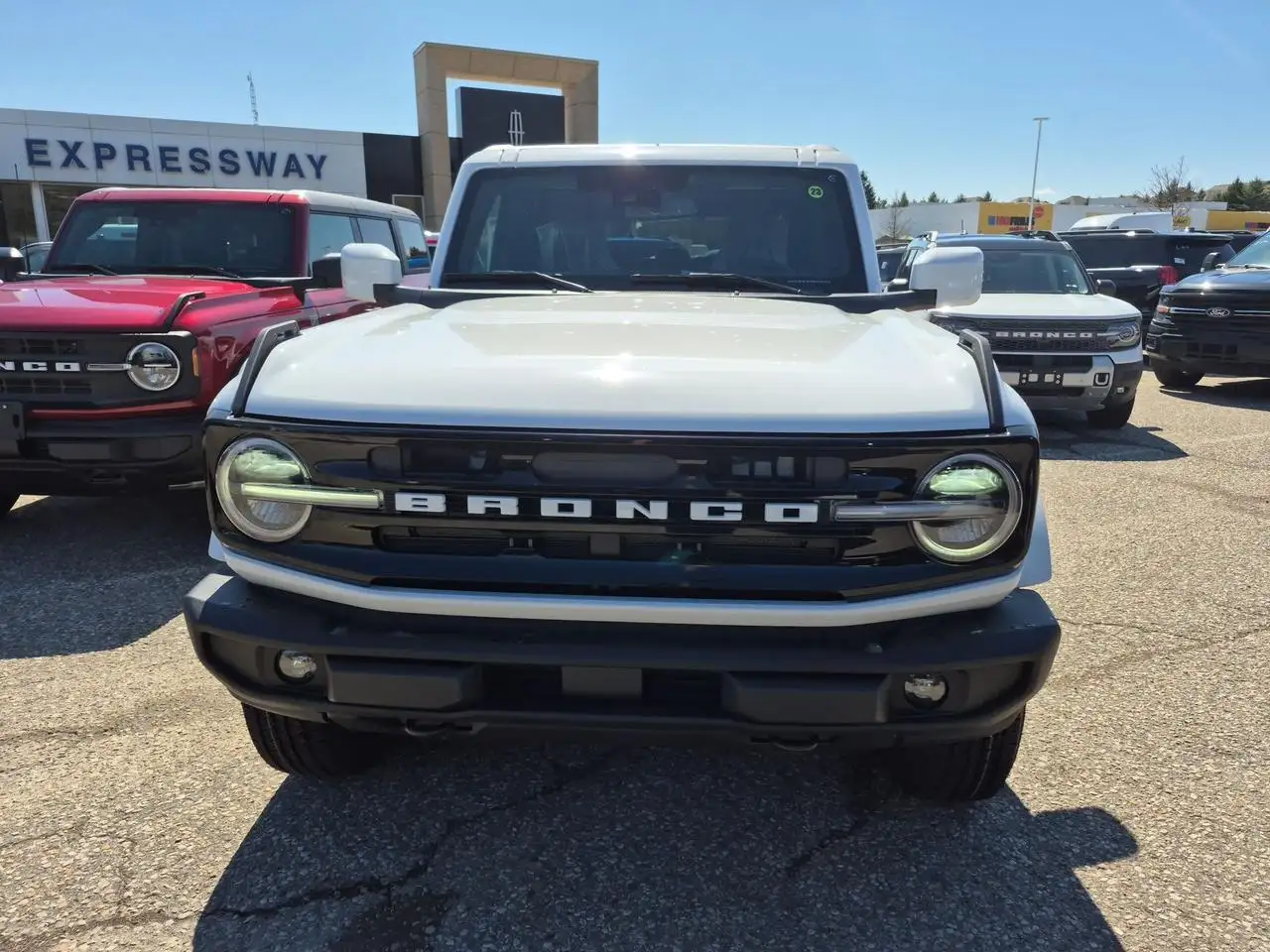 Ford Bronco photo Ford Bronco