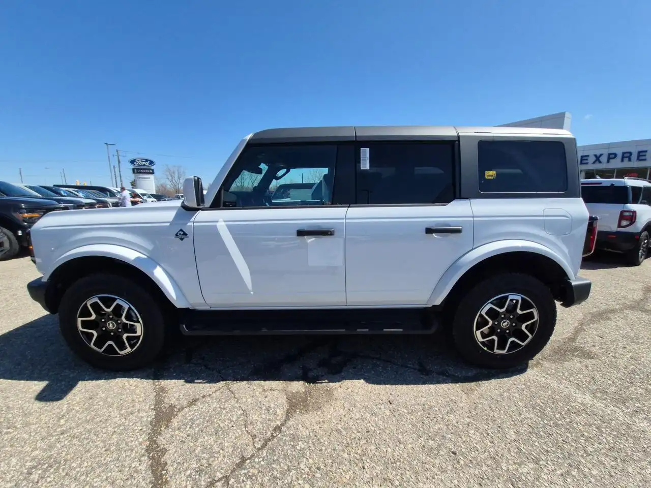 Ford Bronco photo Ford Bronco