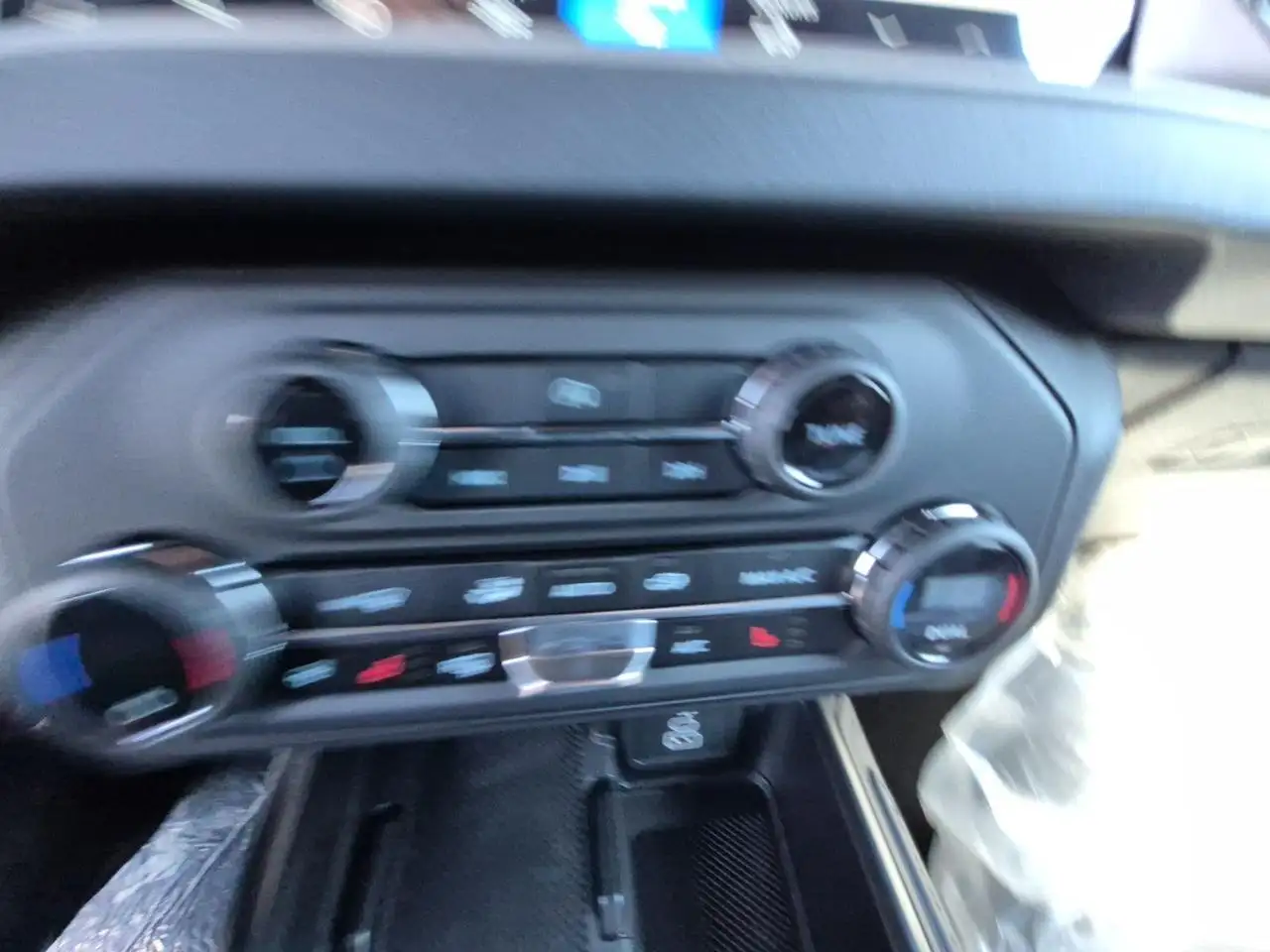 Ford Bronco photo Ford Bronco