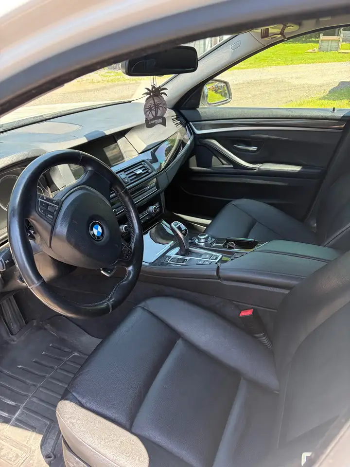 BMW 5 Series photo BMW 5 Series