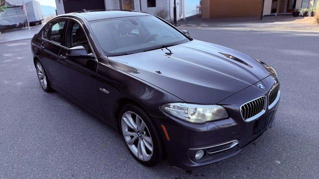 BMW 5 Series снимка BMW 5 Series