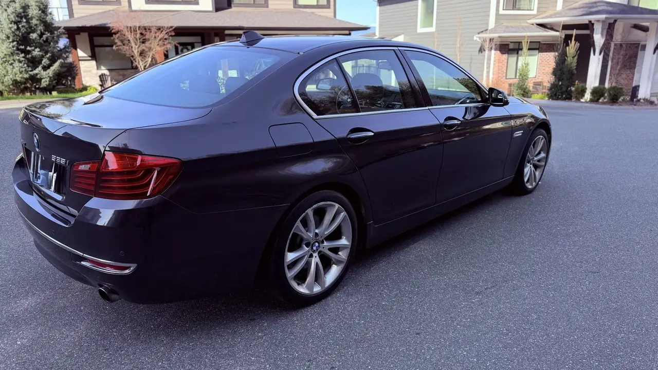 BMW 5 Series снимка BMW 5 Series