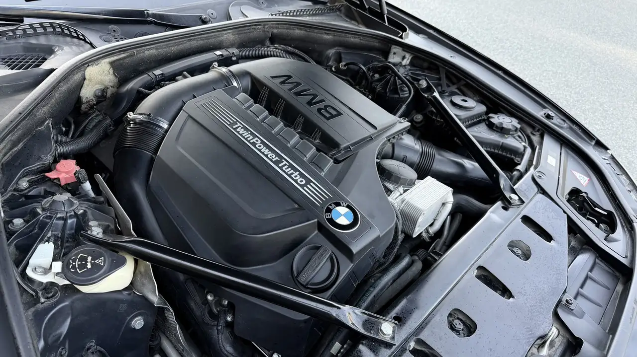 BMW 5 Series снимка BMW 5 Series