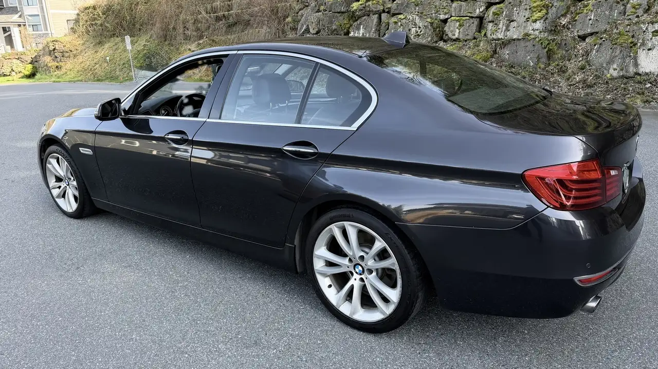 BMW 5 Series снимка BMW 5 Series
