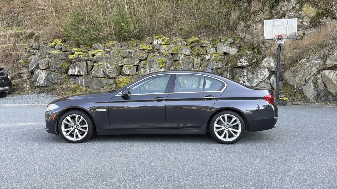 BMW 5 Series снимка BMW 5 Series