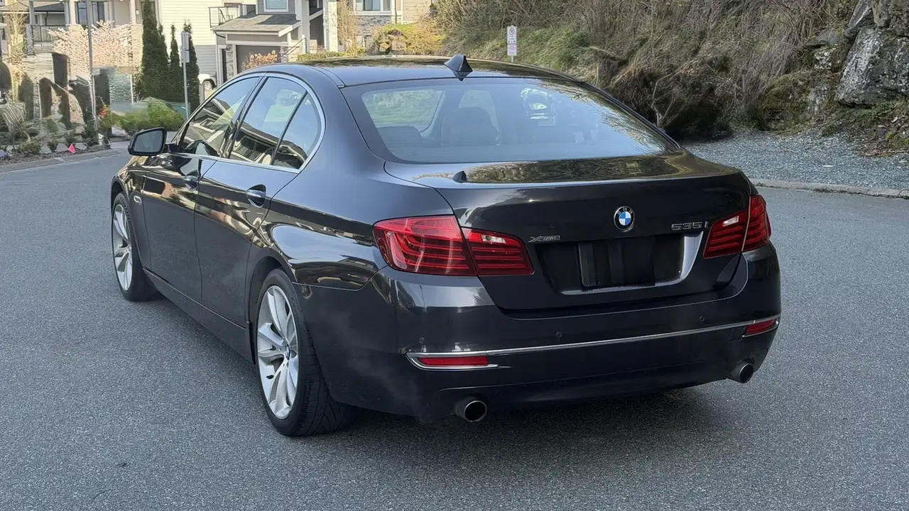 BMW 5 Series снимка BMW 5 Series