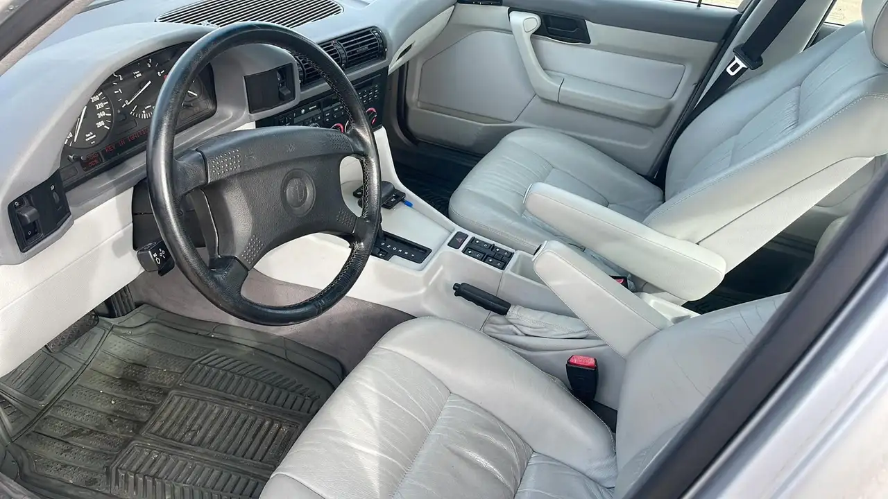 BMW 5 Series снимка BMW 5 Series