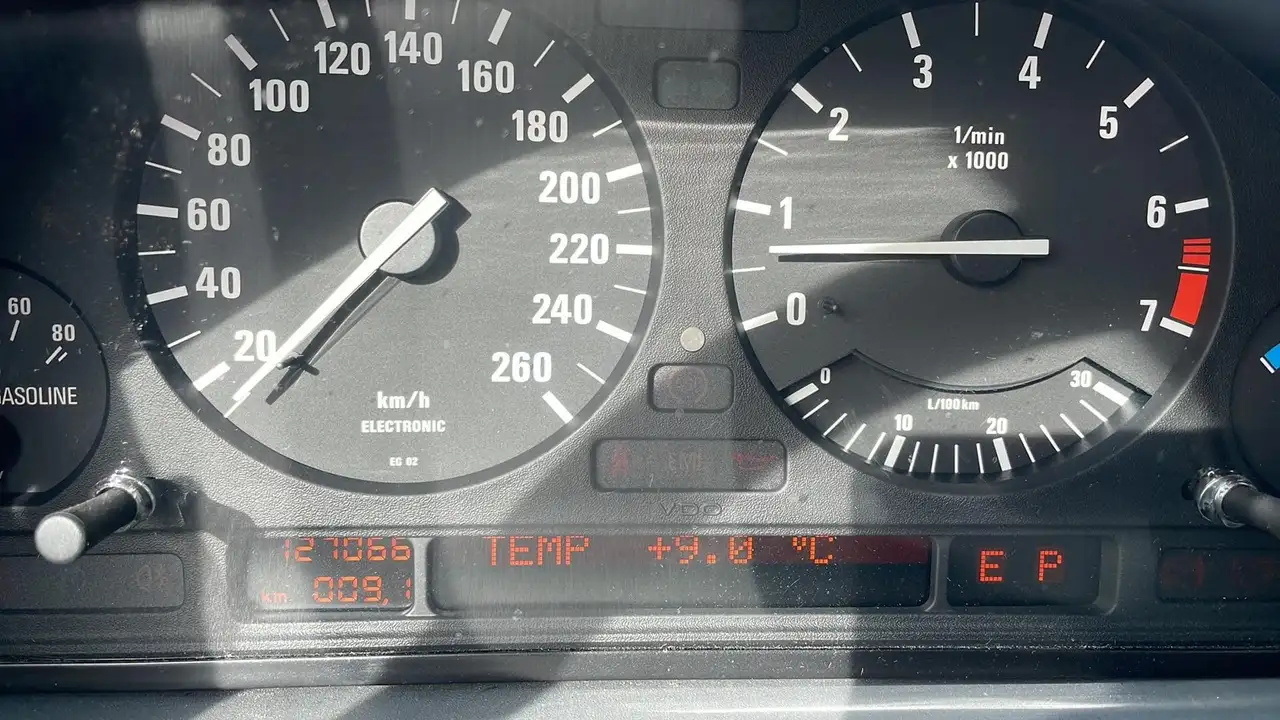 BMW 5 Series снимка BMW 5 Series