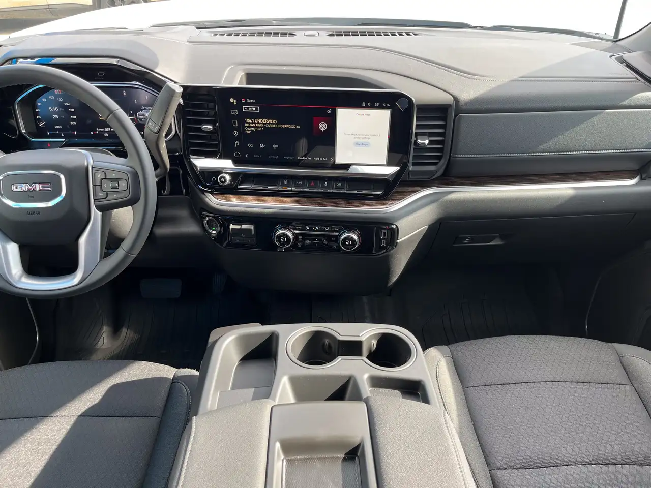 GMC Sierra 3500HD снимка GMC Sierra 3500HD