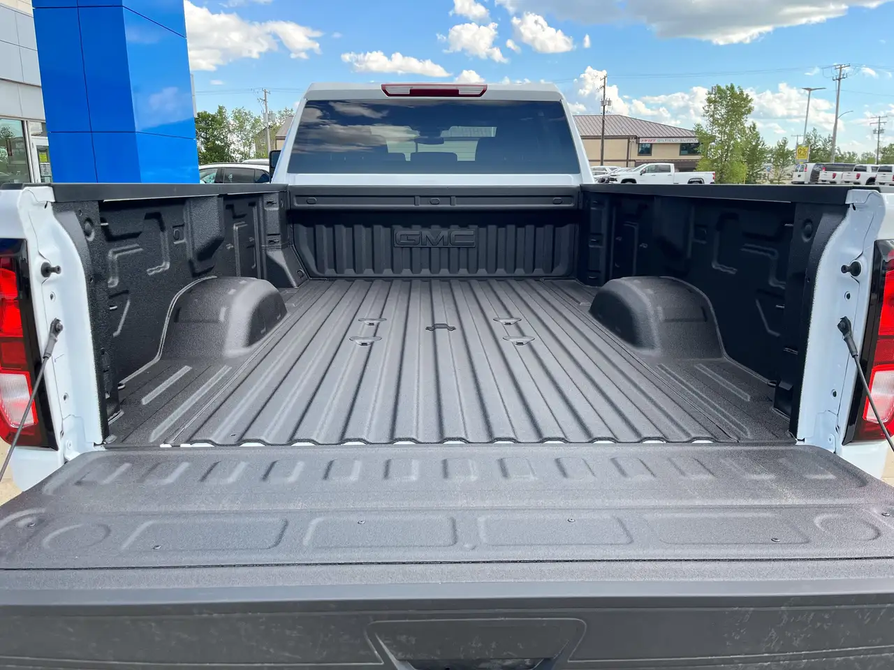 GMC Sierra 3500HD снимка GMC Sierra 3500HD