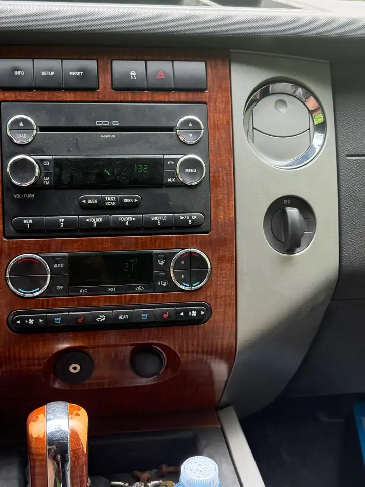 Ford Expedition снимка Ford Expedition