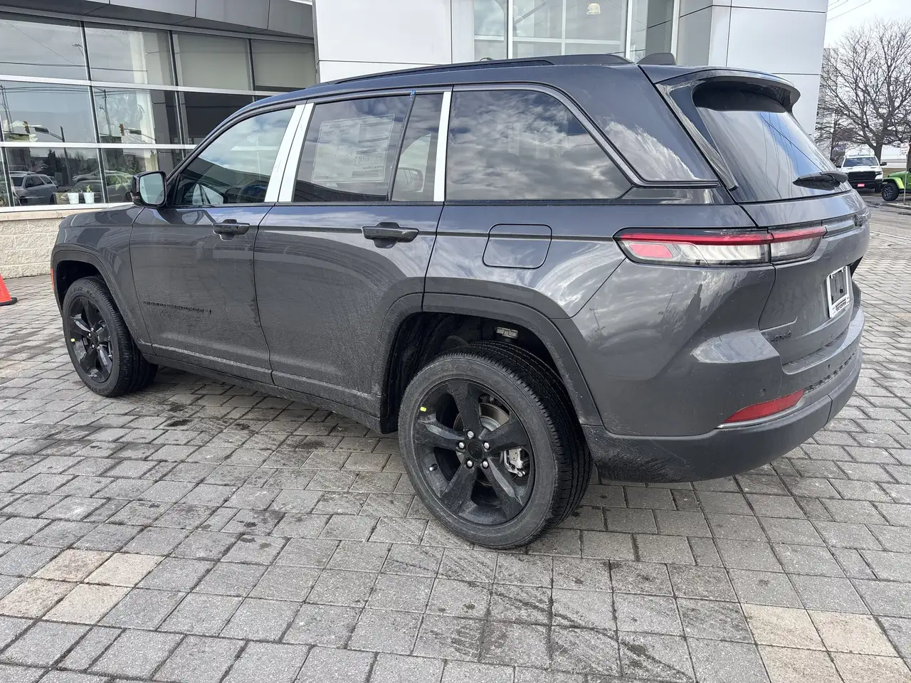 Jeep Grand Cherokee снимка Jeep Grand Cherokee