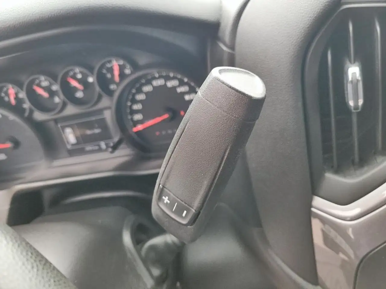 Chevrolet Silverado 1500 photo Chevrolet Silverado 1500
