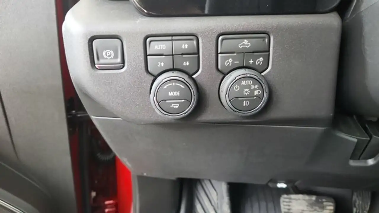 Chevrolet Silverado 1500 photo Chevrolet Silverado 1500