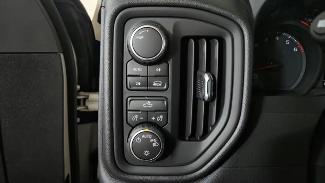 Chevrolet Silverado 1500 photo Chevrolet Silverado 1500