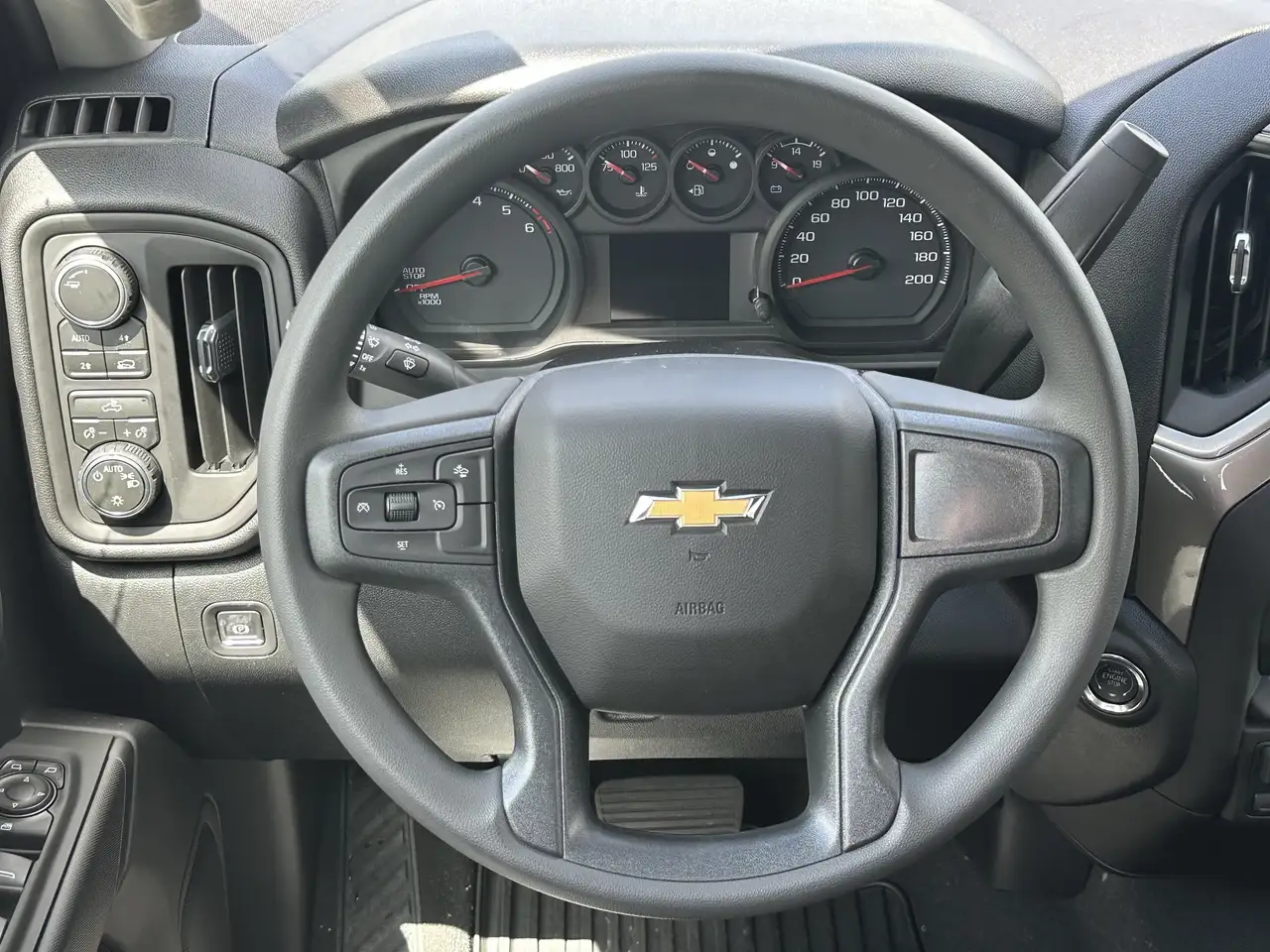 Chevrolet Silverado 1500 снимка Chevrolet Silverado 1500