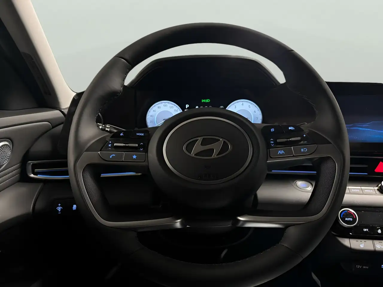 Hyundai ELANTRA fotografie Hyundai ELANTRA
