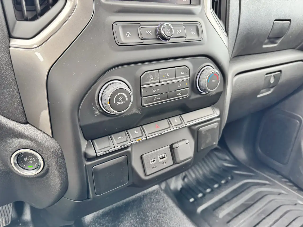 Chevrolet Silverado 1500 снимка Chevrolet Silverado 1500