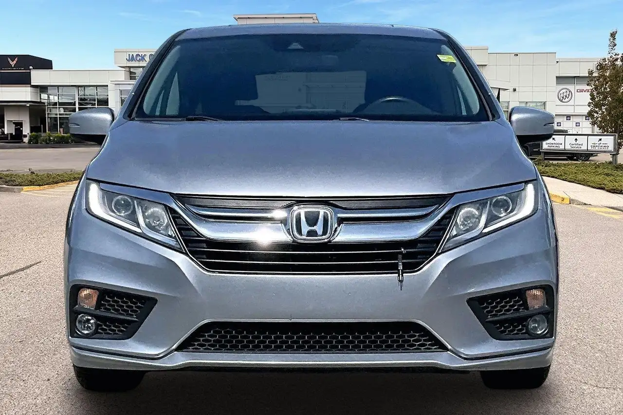 Honda Odyssey снимка Honda Odyssey