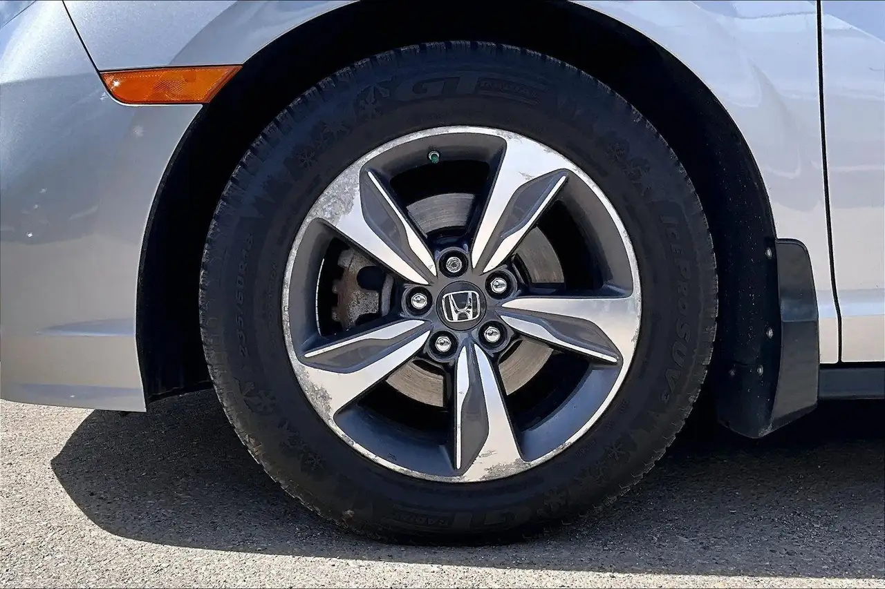 Honda Odyssey снимка Honda Odyssey