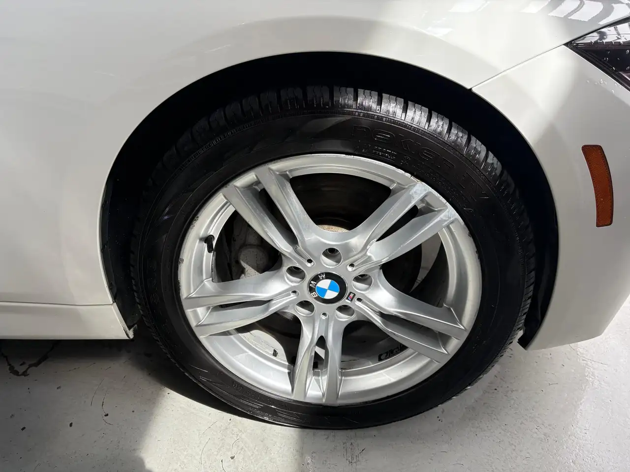 BMW 3 Series снимка BMW 3 Series
