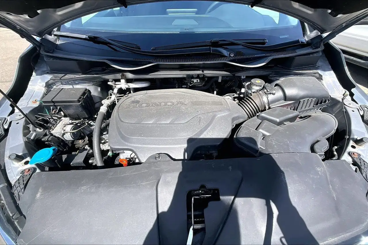 Honda Odyssey снимка Honda Odyssey