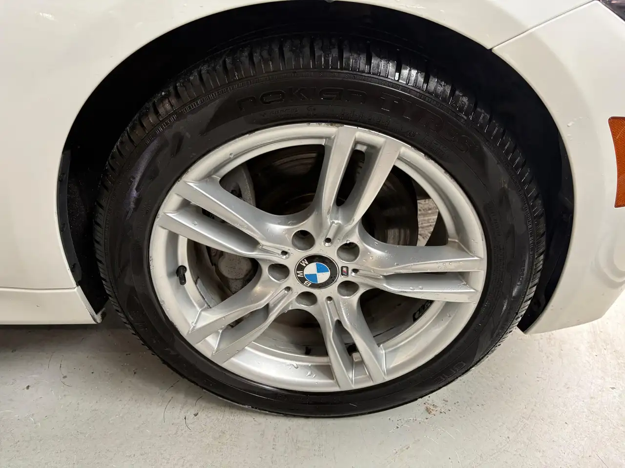 BMW 3 Series снимка BMW 3 Series