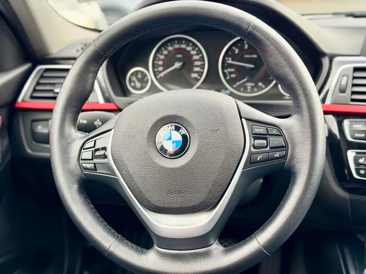 BMW 3 Series снимка BMW 3 Series