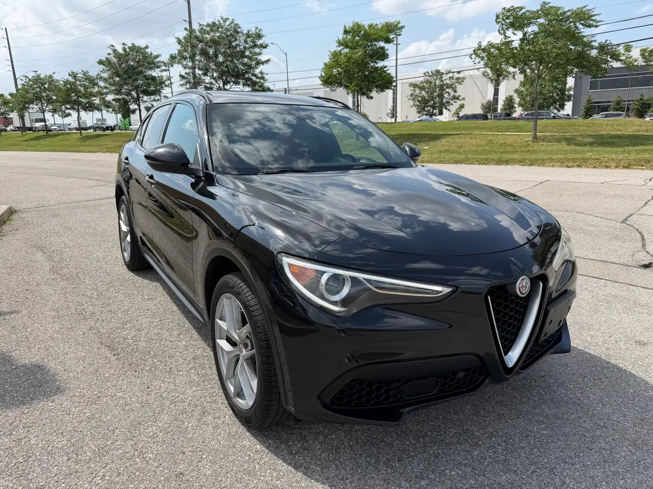 Alfa Romeo Stelvio снимка Alfa Romeo Stelvio