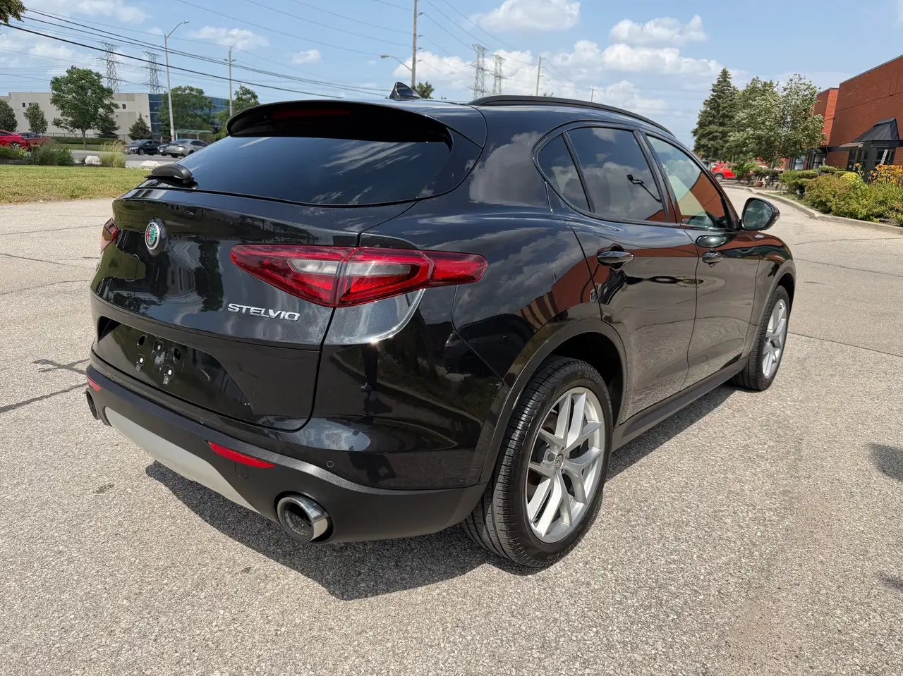 Alfa Romeo Stelvio снимка Alfa Romeo Stelvio