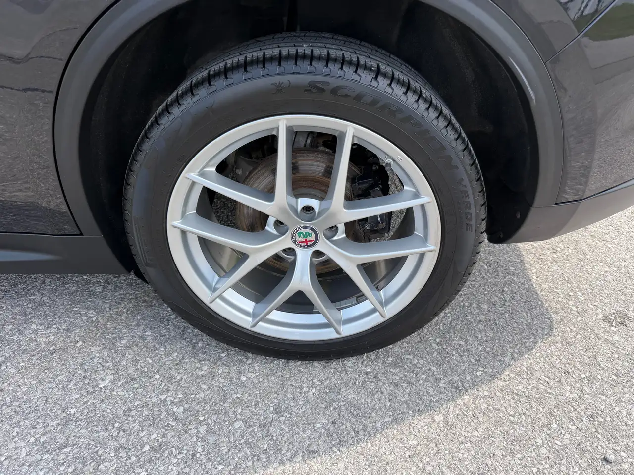 Alfa Romeo Stelvio снимка Alfa Romeo Stelvio