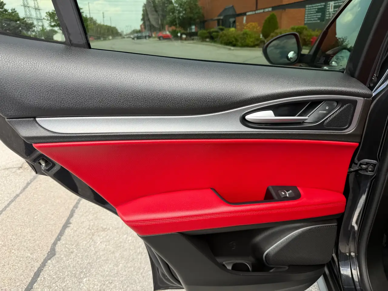 Alfa Romeo Stelvio снимка Alfa Romeo Stelvio