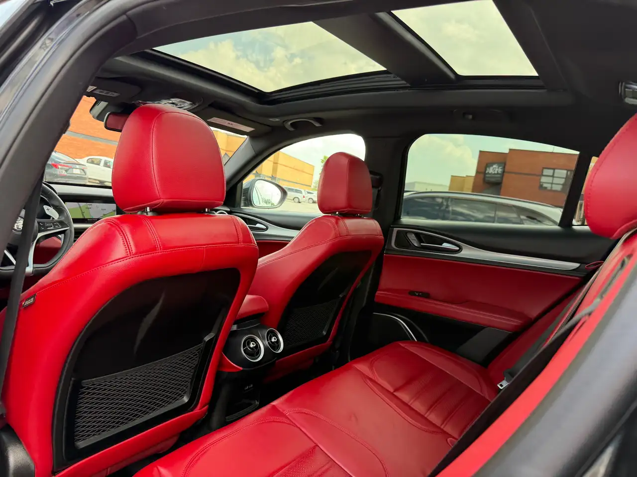 Alfa Romeo Stelvio снимка Alfa Romeo Stelvio