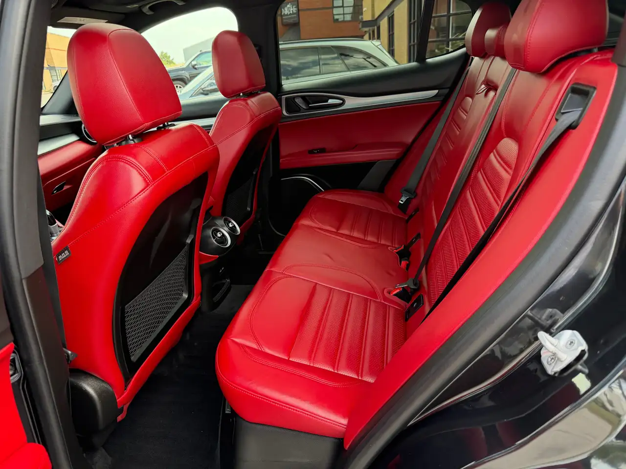 Alfa Romeo Stelvio снимка Alfa Romeo Stelvio
