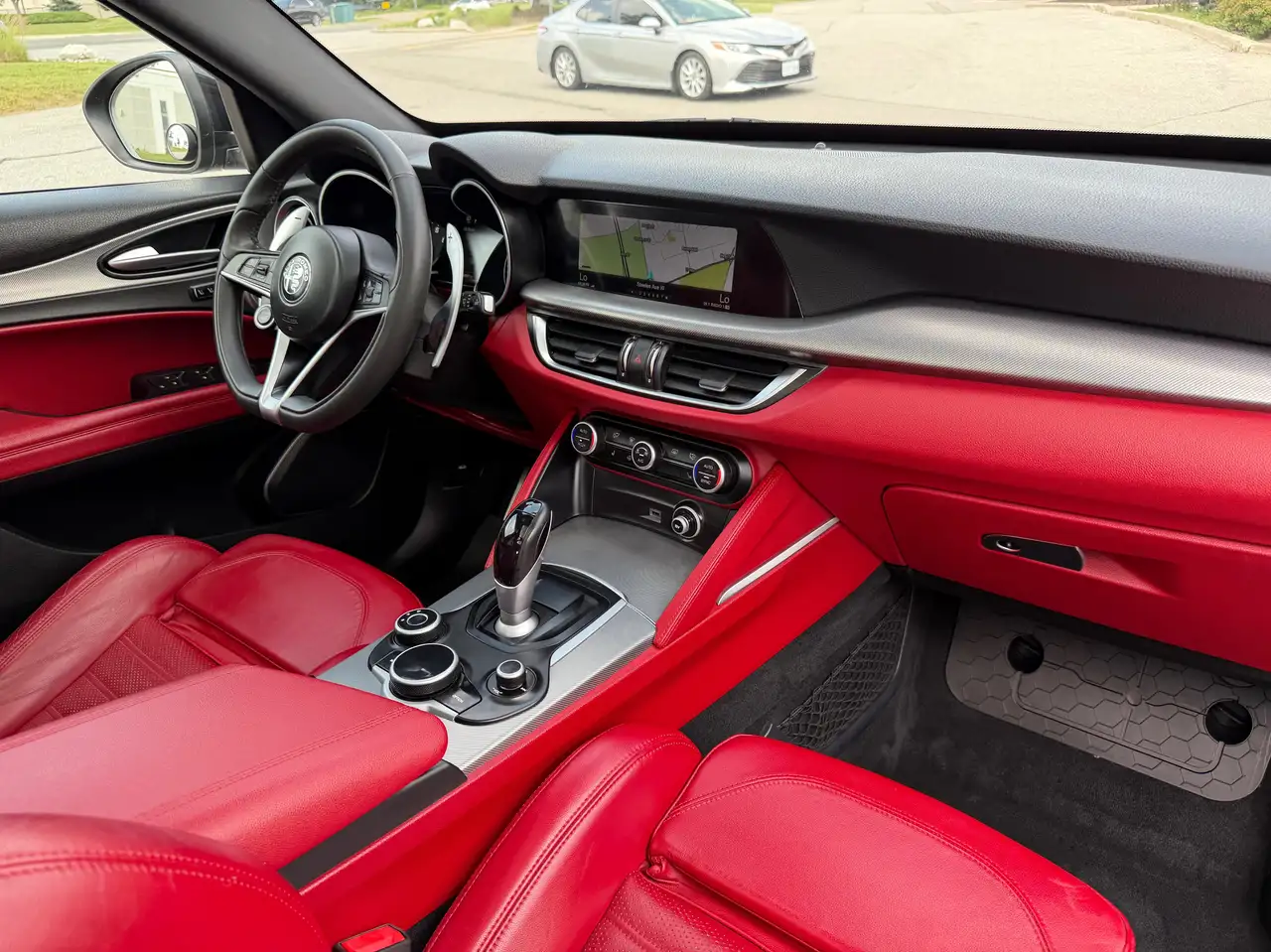 Alfa Romeo Stelvio снимка Alfa Romeo Stelvio